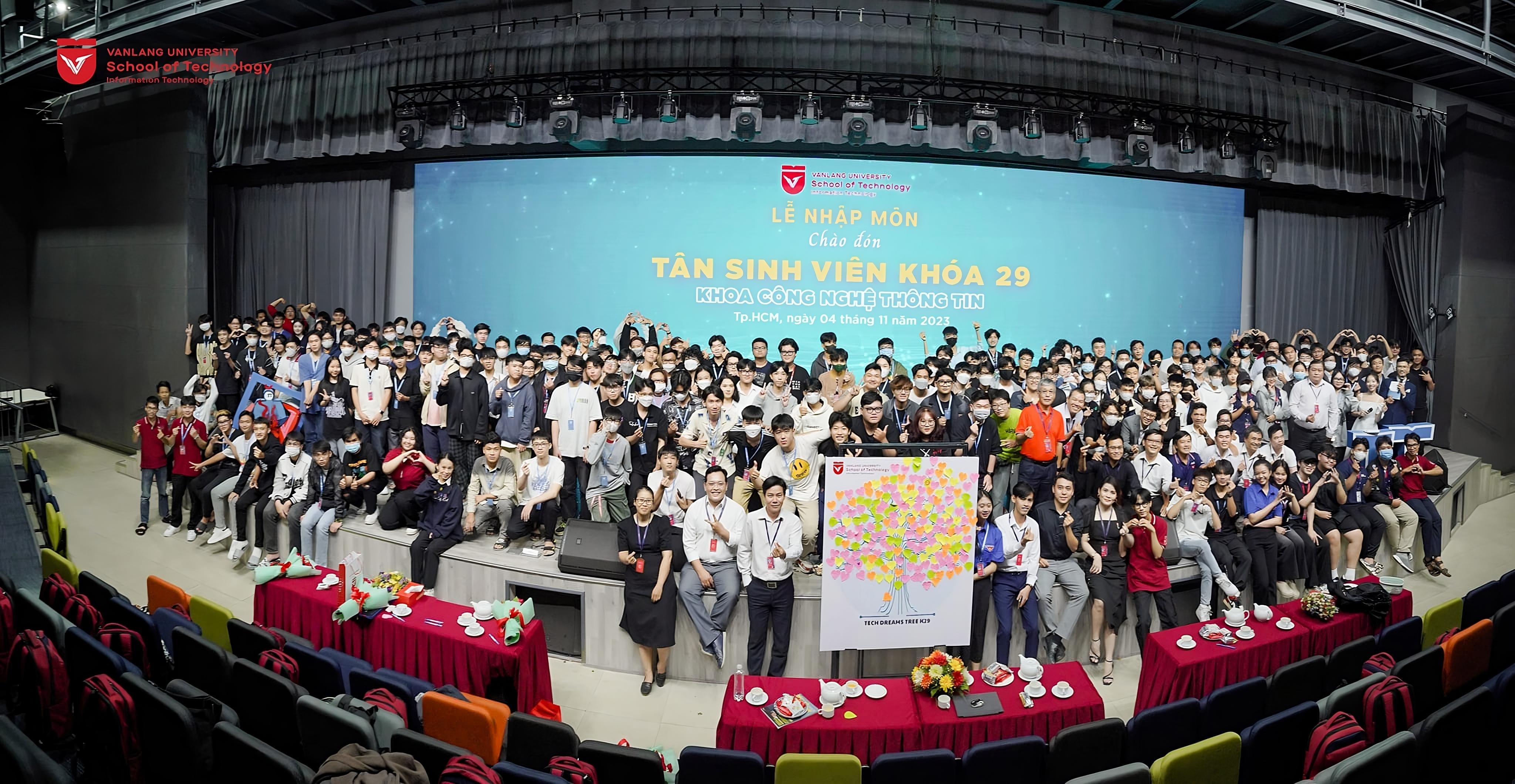 Khoa CNTT - Trường Đại Học Văn Lang chào đón tân sinh viên Khóa K29
