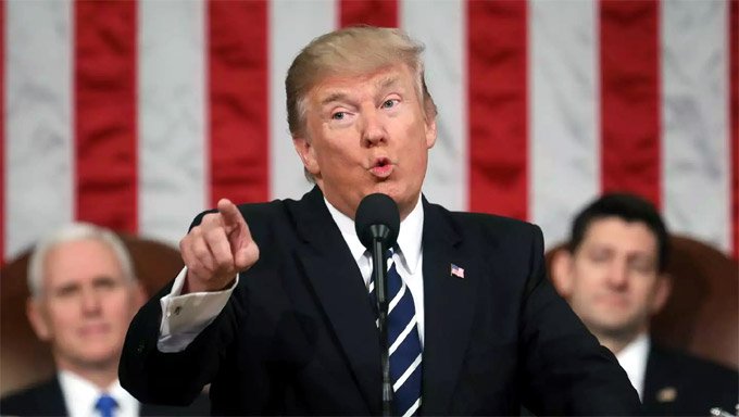 Ông lớn bán lẻ Walmart đứng ngồi không yên trước chính sách thuế mới của Trump