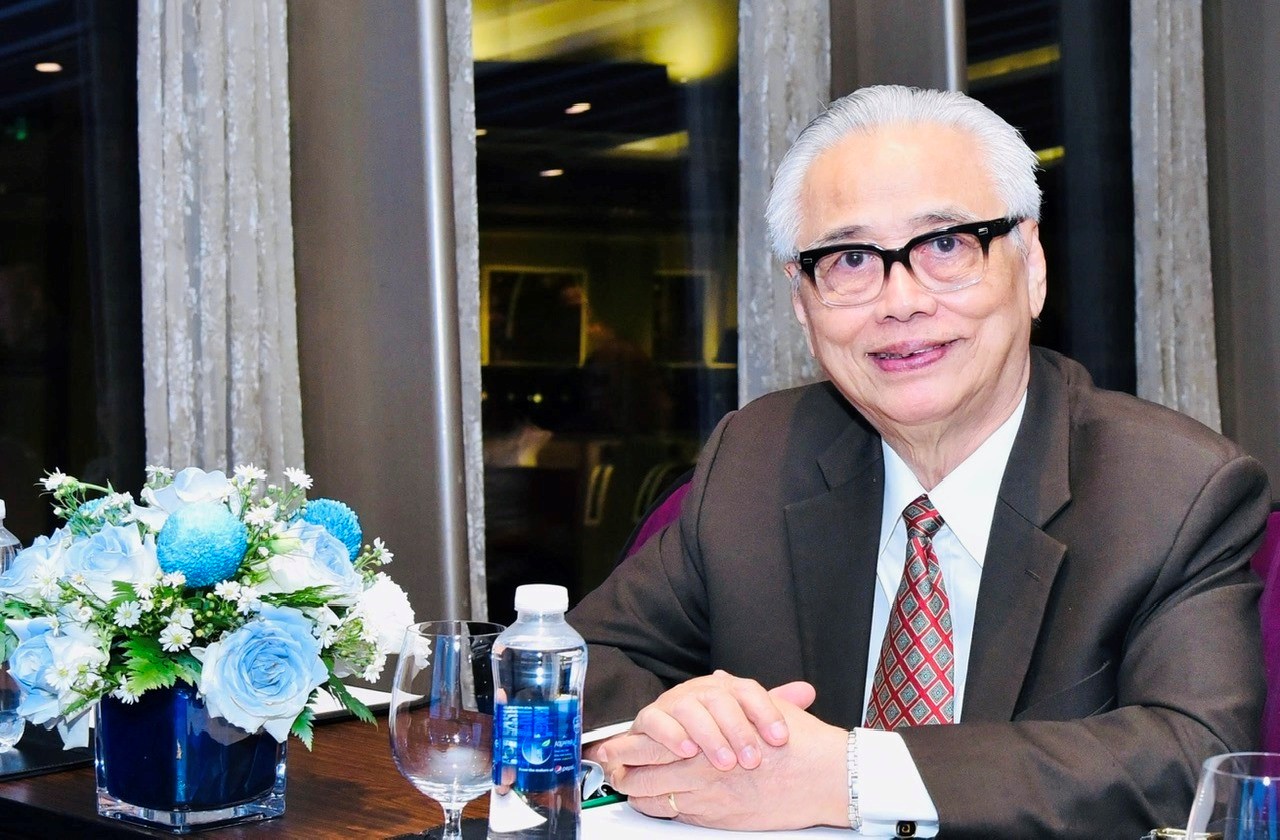 Giáo sư -Tiến sĩ Nguyễn Khắc Thuần:  MỘT ĐỜI CẦM BÚT