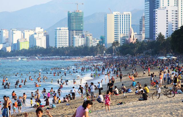 Phát triển các mũi nhọn kinh tế biển miền Trung