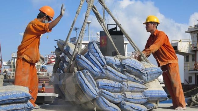 Xuất khẩu xi măng cán đích sớm