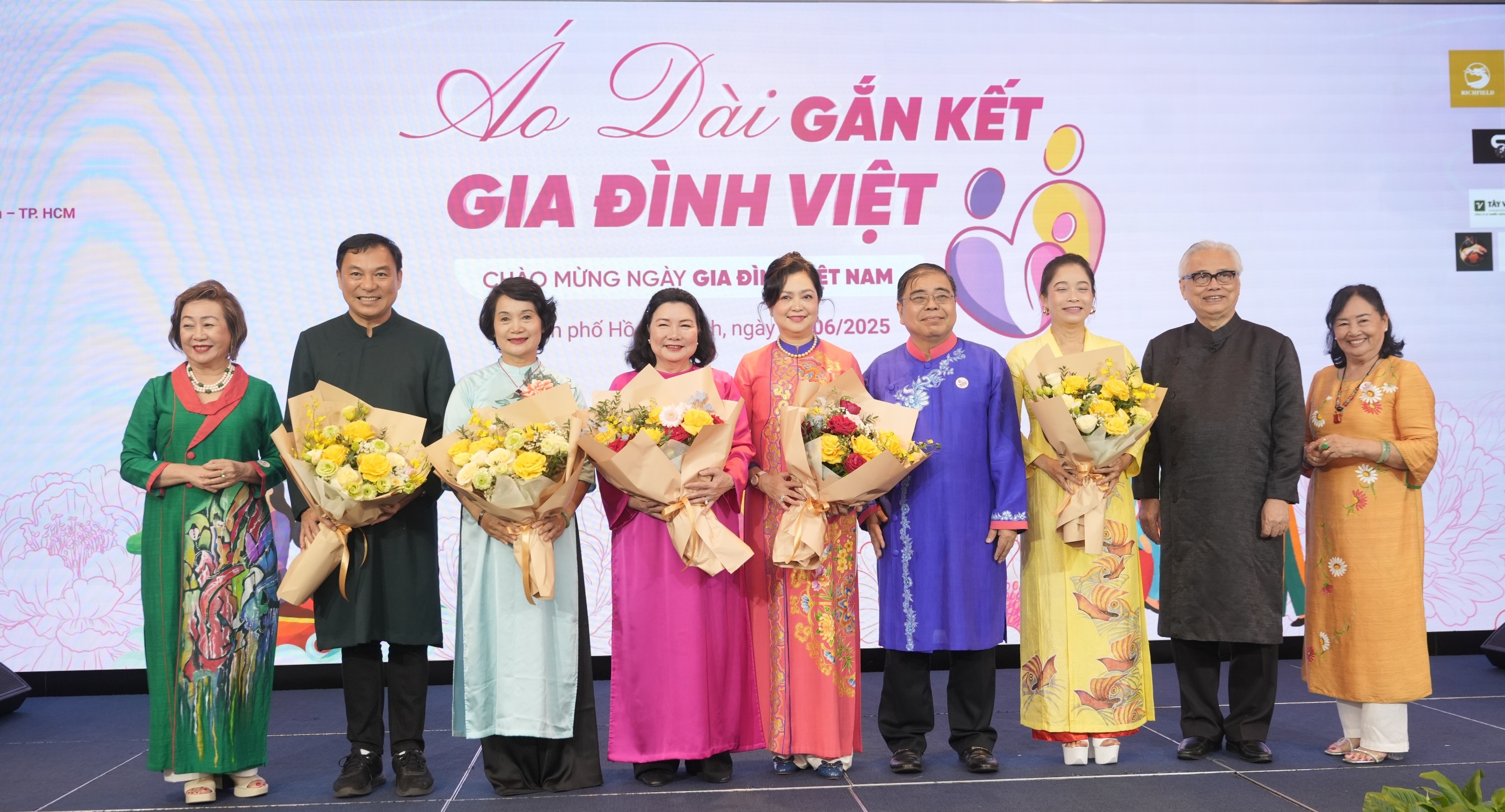 CLB Di sản Áo dài Việt Nam- TPHCM và “Áo dài – Gắn kết yêu thương”