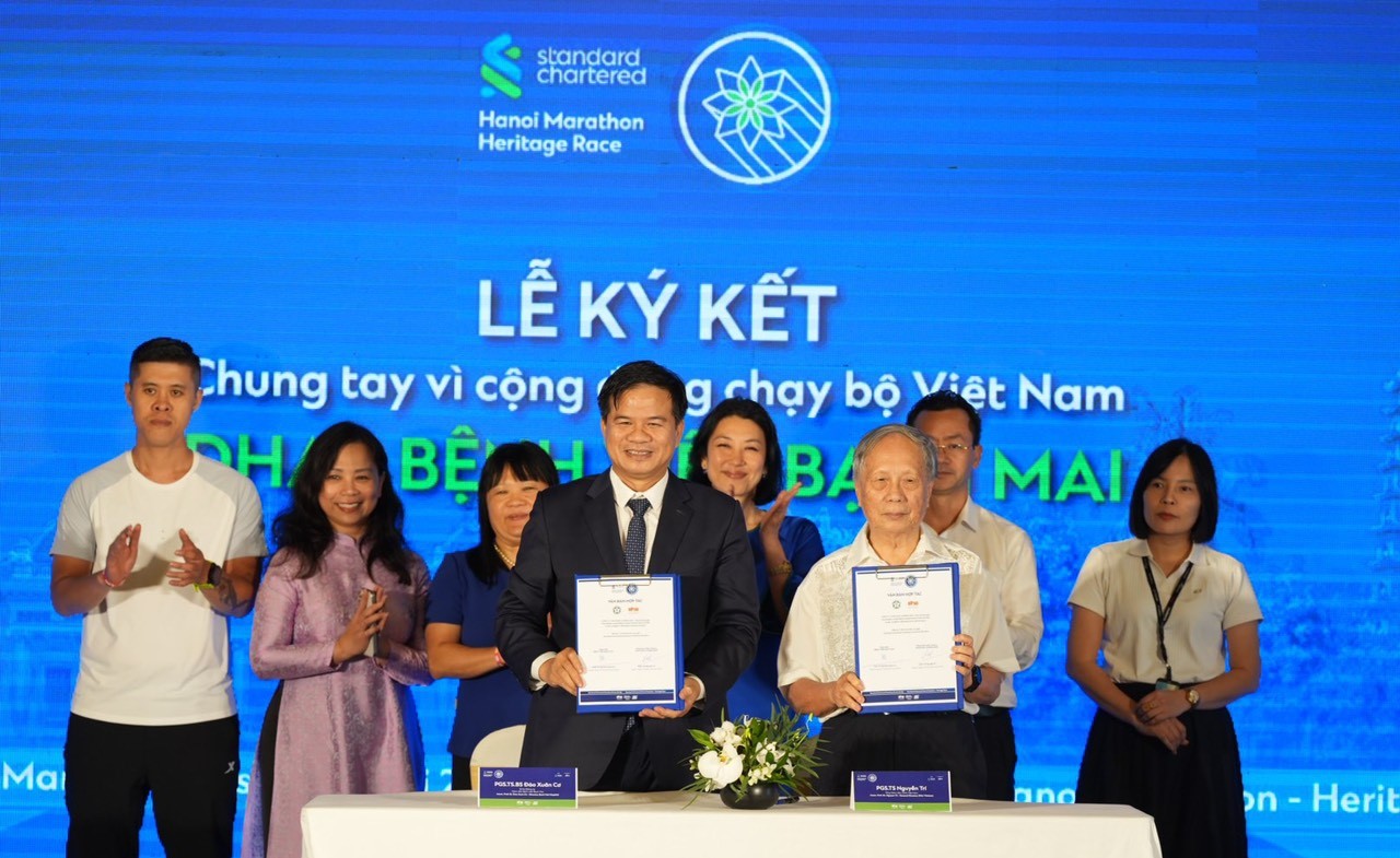 Standard Chartered Marathon Di Sản Hà Nội 2024 Giao Lưu cùng Cộng Đồng Chạy Việt Nam