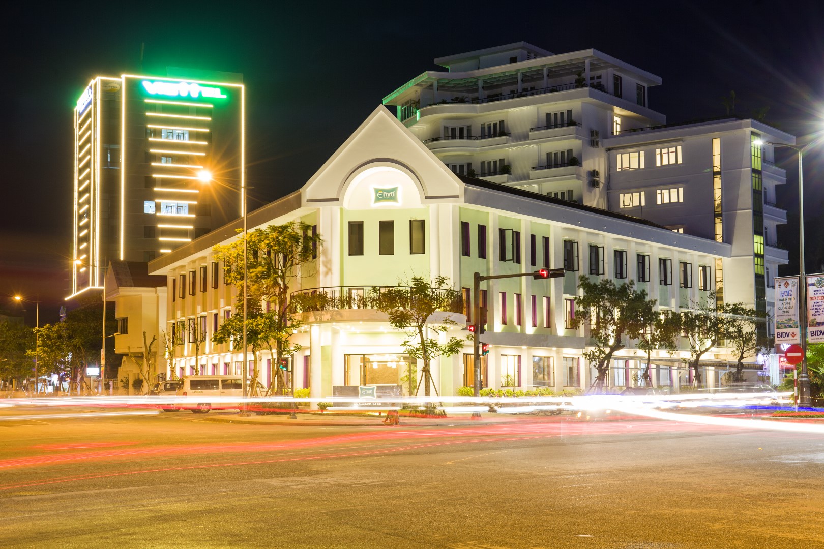Khai trương khách sạn ÊMM Huế
