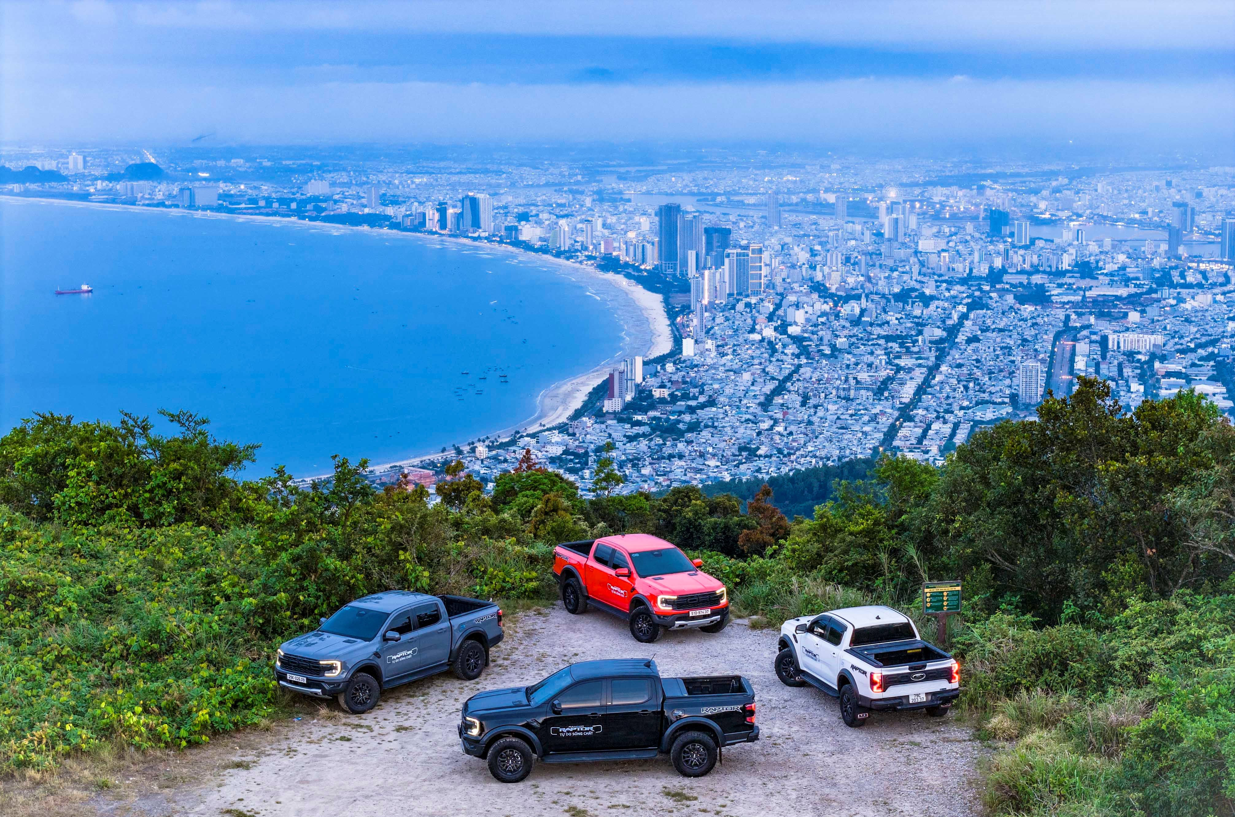 Ford Việt Nam đạt kỷ lục bán hàng 2025, nhận Bằng khen của Thủ tướng