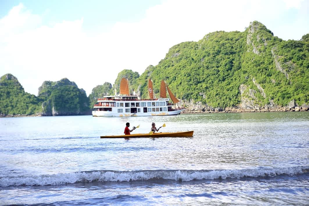 Emperor Cruises - “Du thuyền sang trọng”