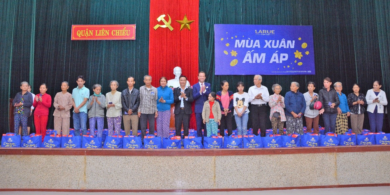Chương trình “Larue - Mùa Xuân Ấm Áp” 
