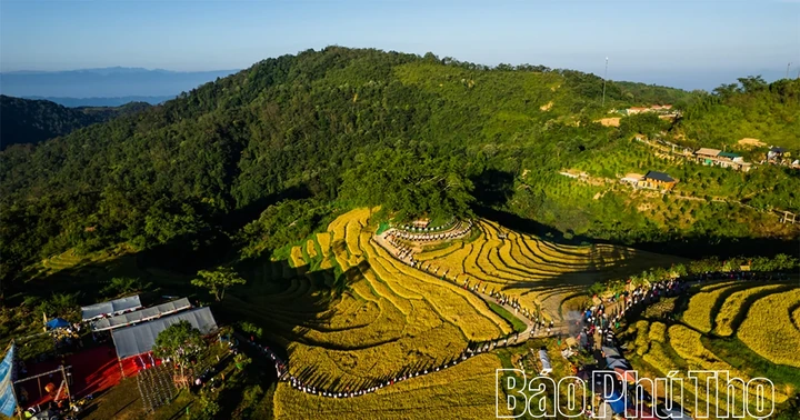 Bản Mừng Cao Phong - sắc màu du lịch vùng cao