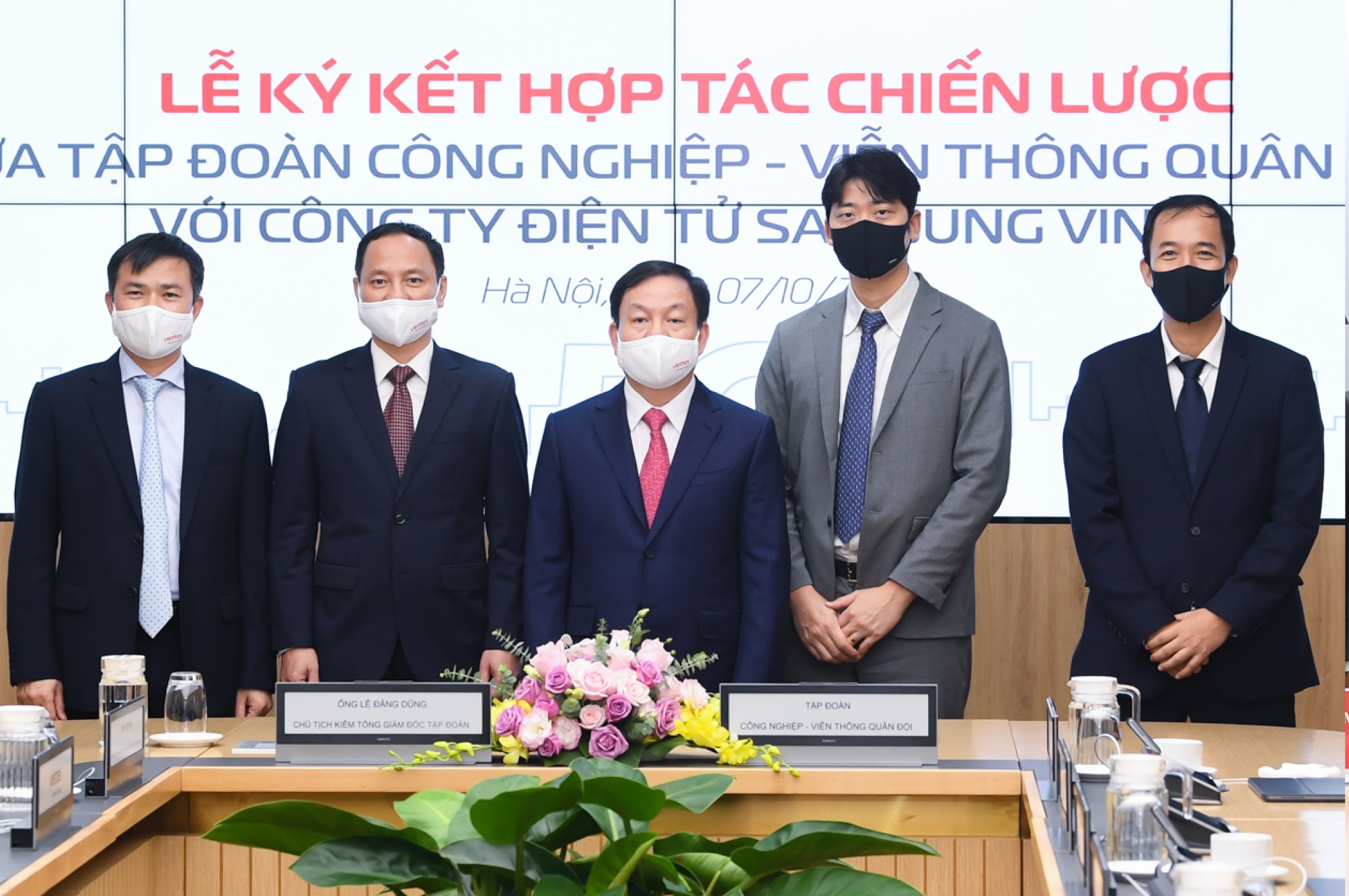 Samsung và Viettel ký kết hợp tác chiến lược thúc đẩy chuyển đổi số