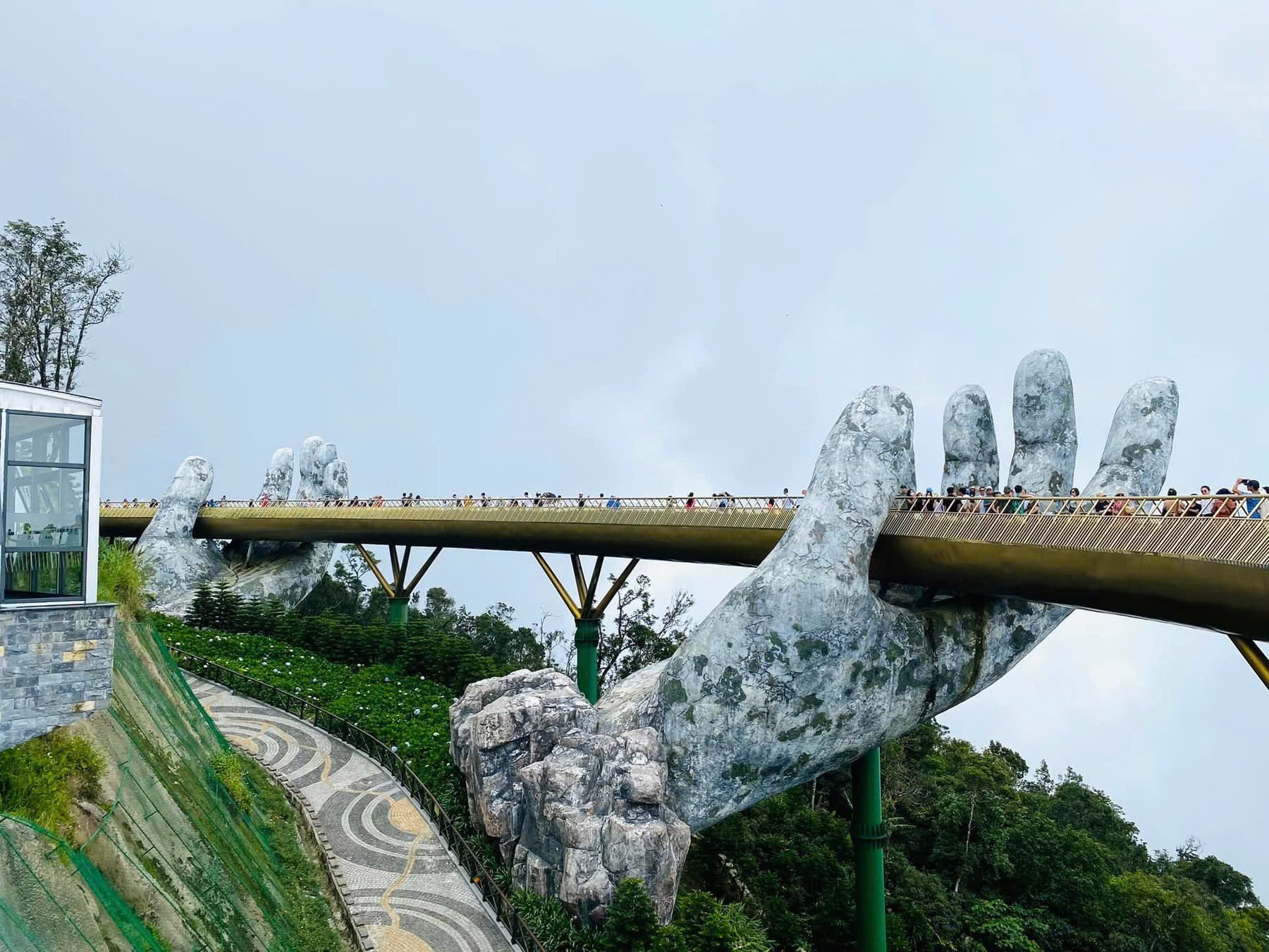 Bà Nà Hills - xứ sở muôn màu trên đỉnh núi
