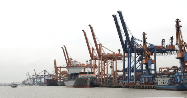 Xuất siêu trở lại sau 9 tháng liên tiếp nhập siêu