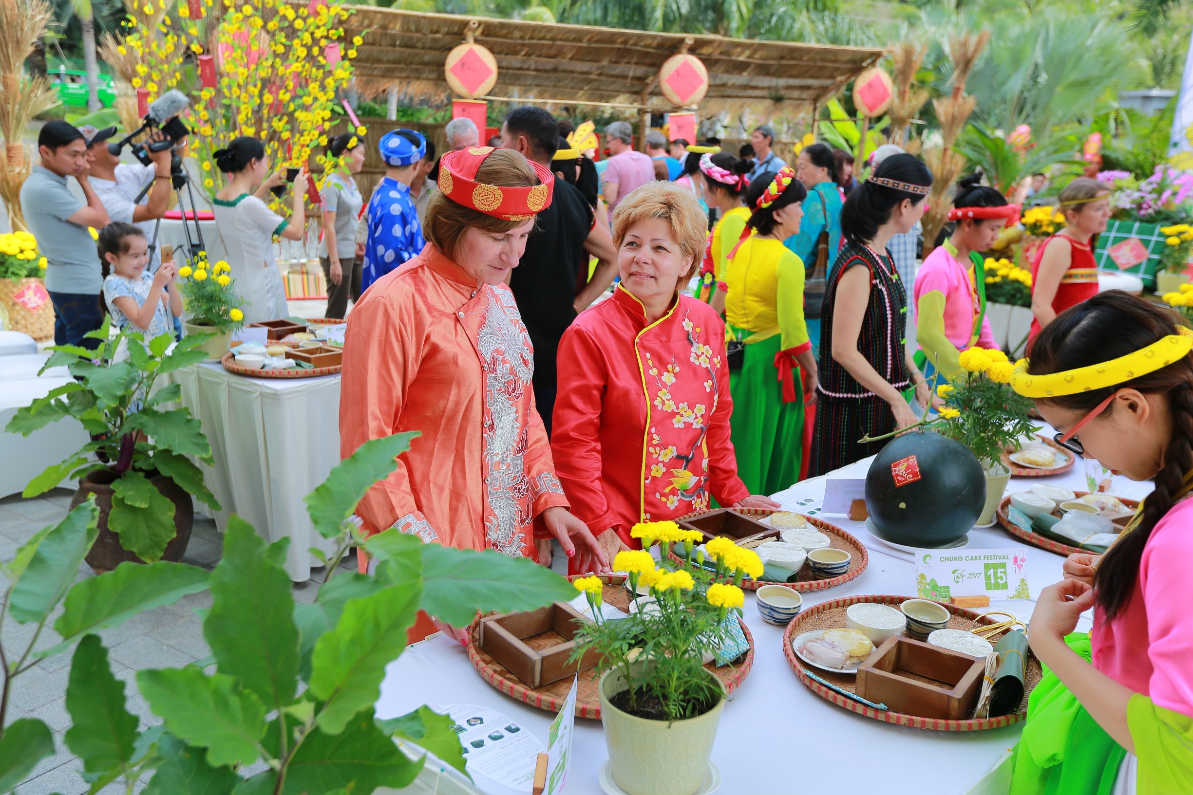 Xuân sum vầy trước biển 
