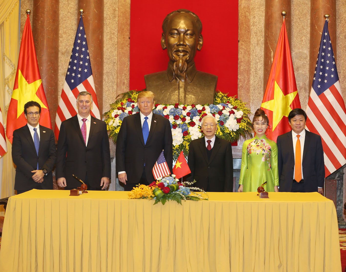 Vietjet Air ký hợp đồng 100 máy bay với Boeing và bảo dưỡng động cơ với Tập đoàn General Electric