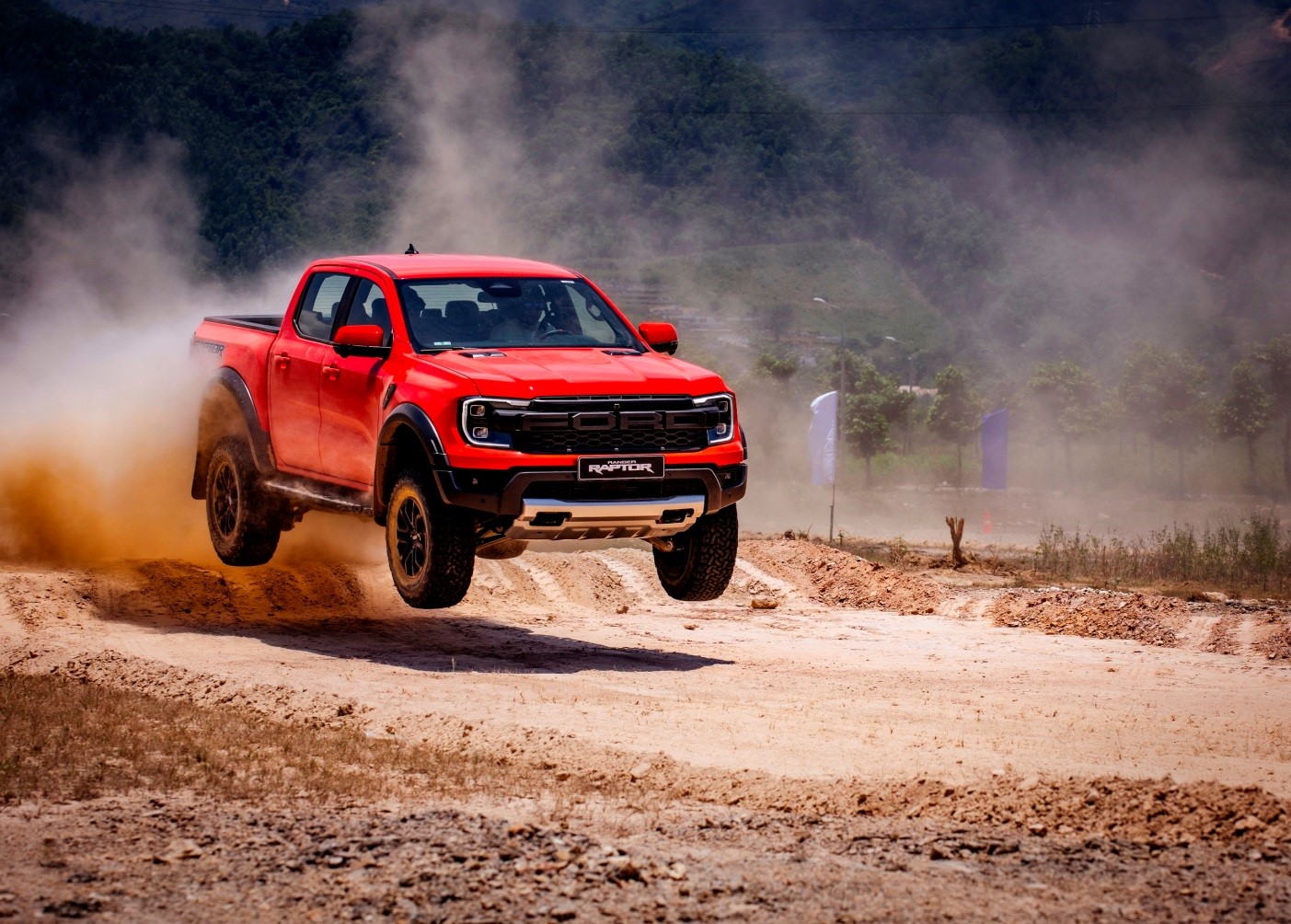Ford Việt Nam đưa triết lý Ready Set Ford đến gần khách hàng qua chuỗi trải nghiệm và lái thử trên toàn quốc
