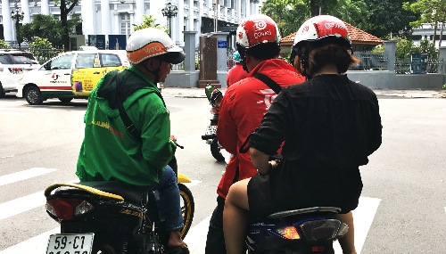 Xe ôm công nghệ quyết liệt giành tài xế