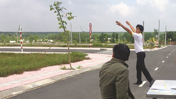 Bát nháo đất nền vùng ven