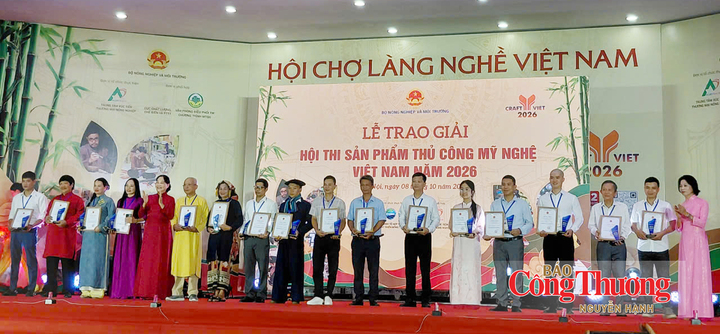 Trao giải khuyến khích Hội thi sản phẩm thủ công mỹ nghệ Việt Nam năm 2026.