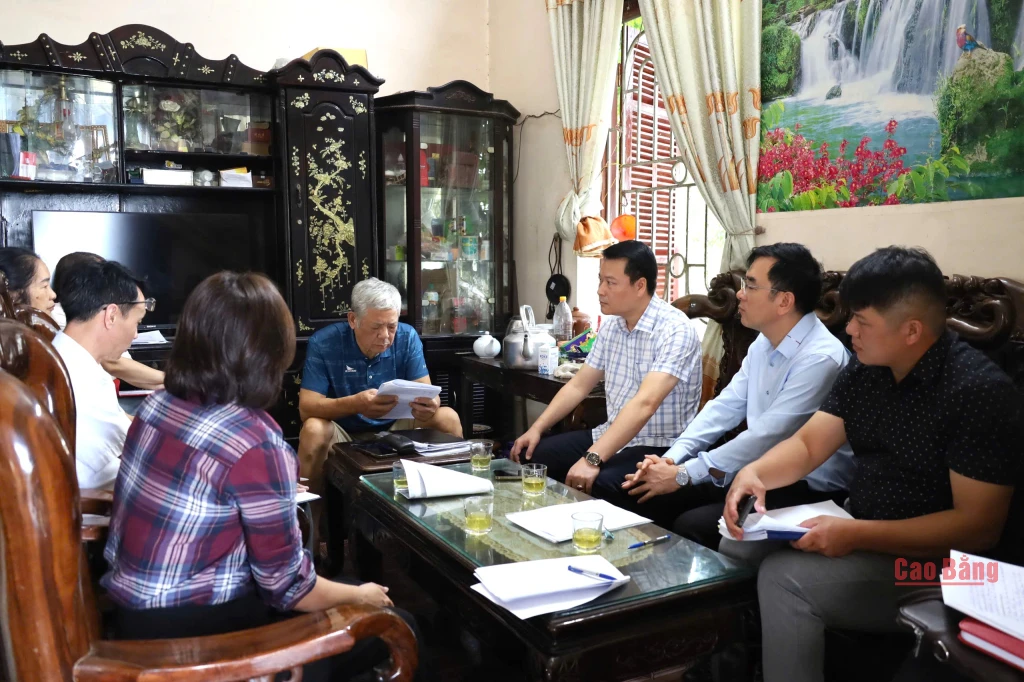Cấp ủy, chính quyền địa phương gặp gỡ, trao đổi, giải thích vì mục tiêu bàn giao được mặt bằng và tạo được sự đồng thuận trong nhân dân.