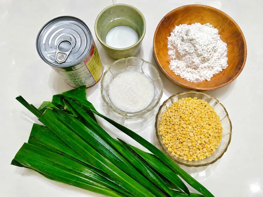 Những nguyên liệu quen thuộc được chuẩn bị để làm món bánh da lợn.