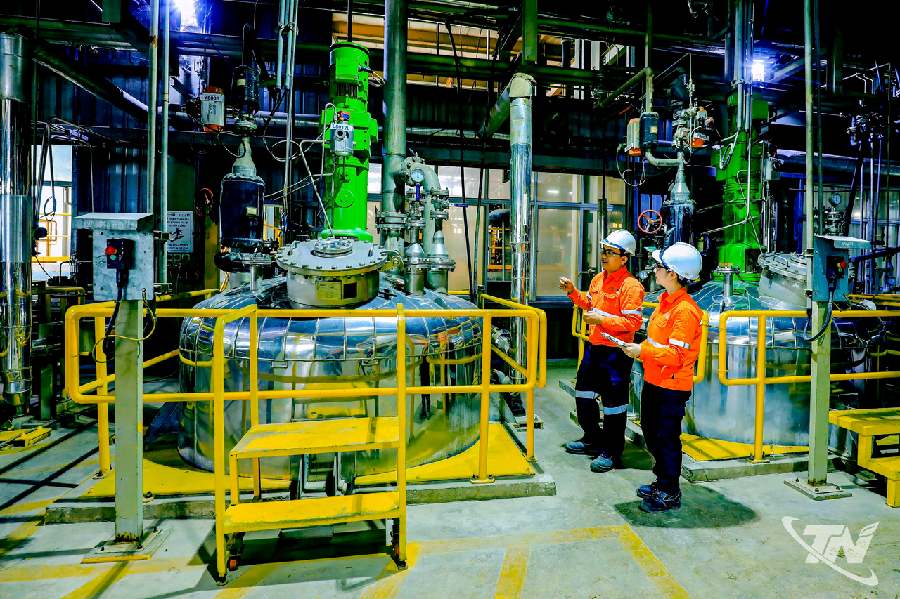 Hệ thống thiết bị hiện đại, vận hành tự động và được kiểm soát chính xác giúp tạo ra các sản phẩm vonfram tinh khiết.