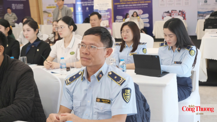 Lực lượng Quản lý thị trường tại buổi tập huấn.